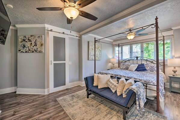 House (5 Bedrooms) | Interior