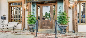 Chic Louisiana Retreat - Balcony & River Views!