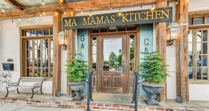 Chic Louisiana Retreat - Balcony & River Views!