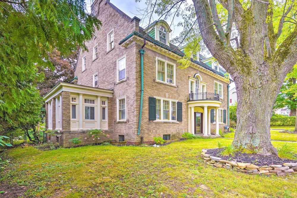 Charming Historic Home ~ 1 Mi to Dtwn Olean! - Eldred, PA