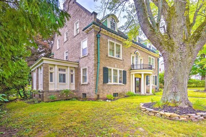 Charming Historic Home ~ 1 Mi to Dtwn Olean!