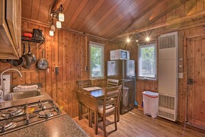 Cottage (1 Bedroom) | Interior - Charming Suttons Bay Cottage w/ Shared Waterfront! (Suttons Bay)