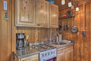 Cottage (1 Bedroom) | Interior - Charming Suttons Bay Cottage w/ Shared Waterfront! (Suttons Bay)