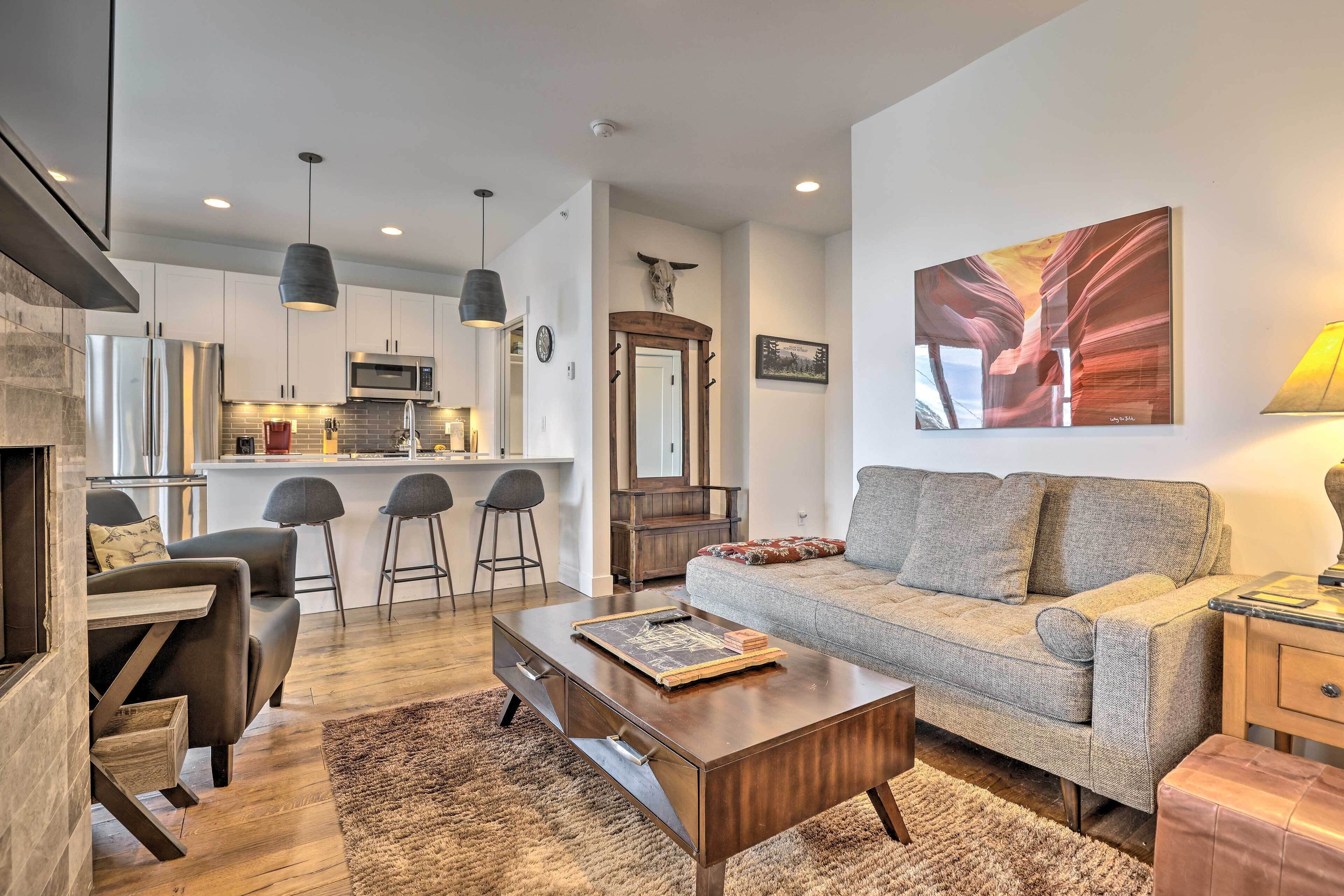 Chic Grand Lake Condo Near Hiking & Boating!