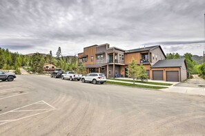 Apartment (1 Bedroom) | Interior - Grand Lake Condo w/ Balcony & Mountain Views (Grand Lake)
