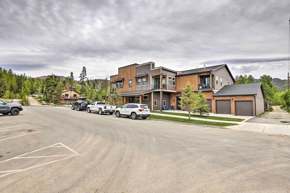 Apartment (1 Bedroom) | Interior - Grand Lake Condo w/ Balcony & Mountain Views (Grand Lake)