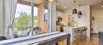 Grand Lake Condo w/ Balcony & Mountain Views