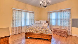 Unclassified image, 3 of 36, button - Chic Atlanta Home w/ Fire Pit - Near Midtown! (Atlanta)