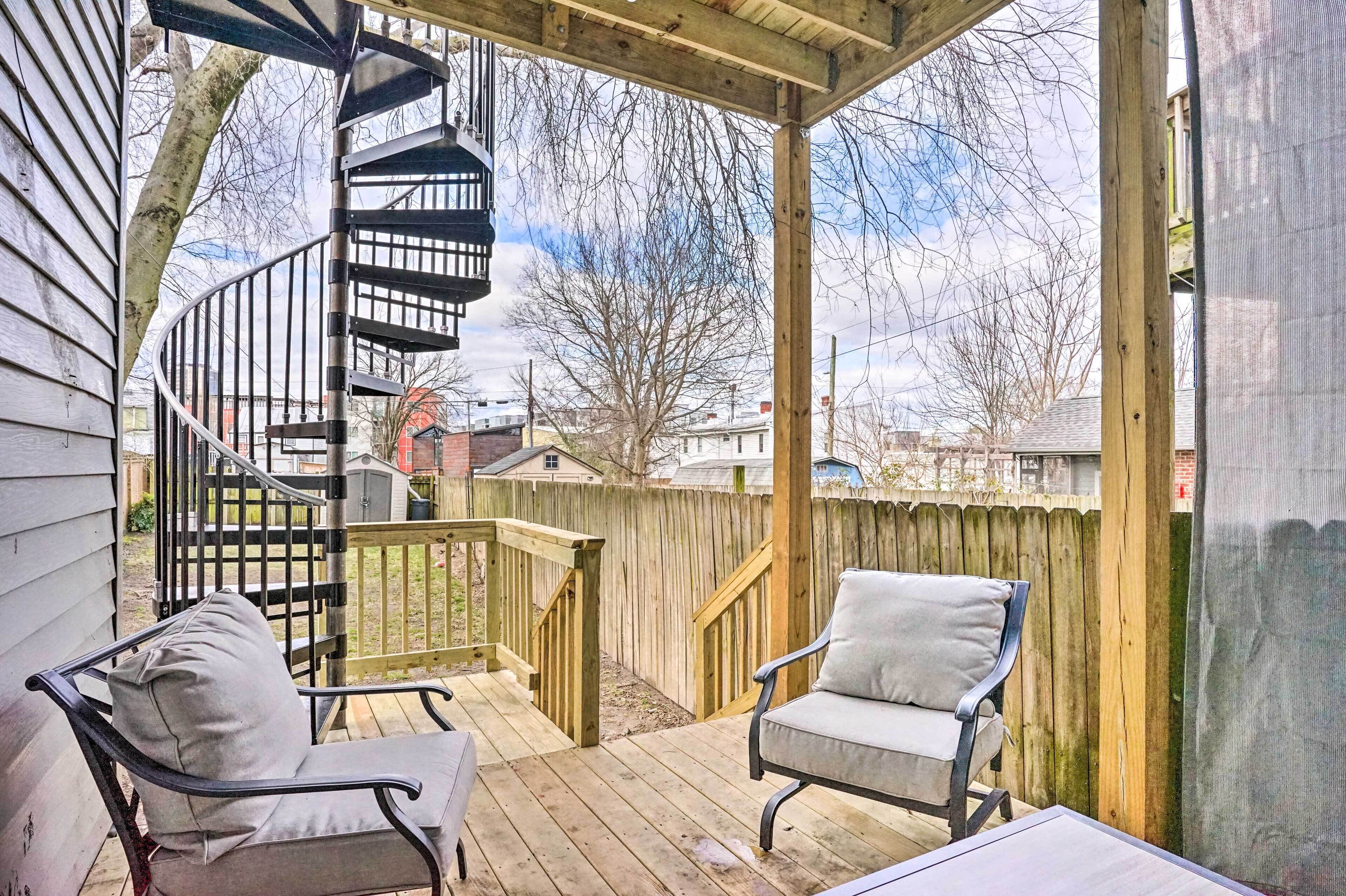 Centrally Located Richmond Apartment w/ Yard!