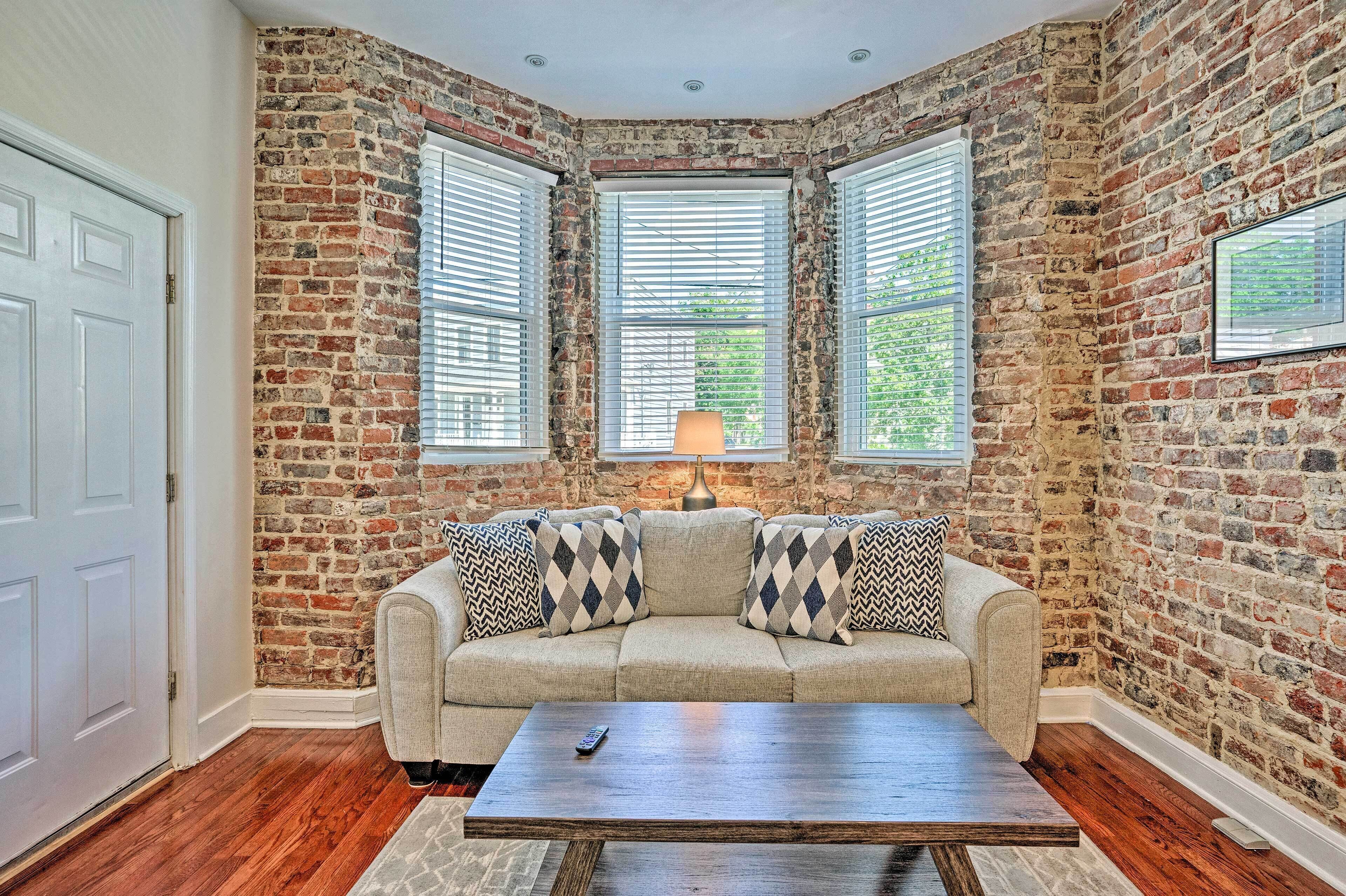 Centrally Located Richmond Apartment w/ Yard!