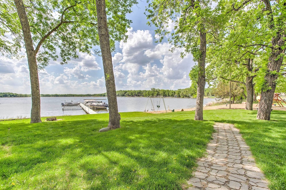 Clearwater Lake Getaway w/ Shared Pool & Boat Dock - Clearwater, MN