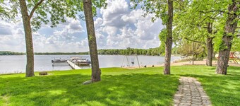 Clearwater Lake Getaway w/ Shared Pool & Boat Dock