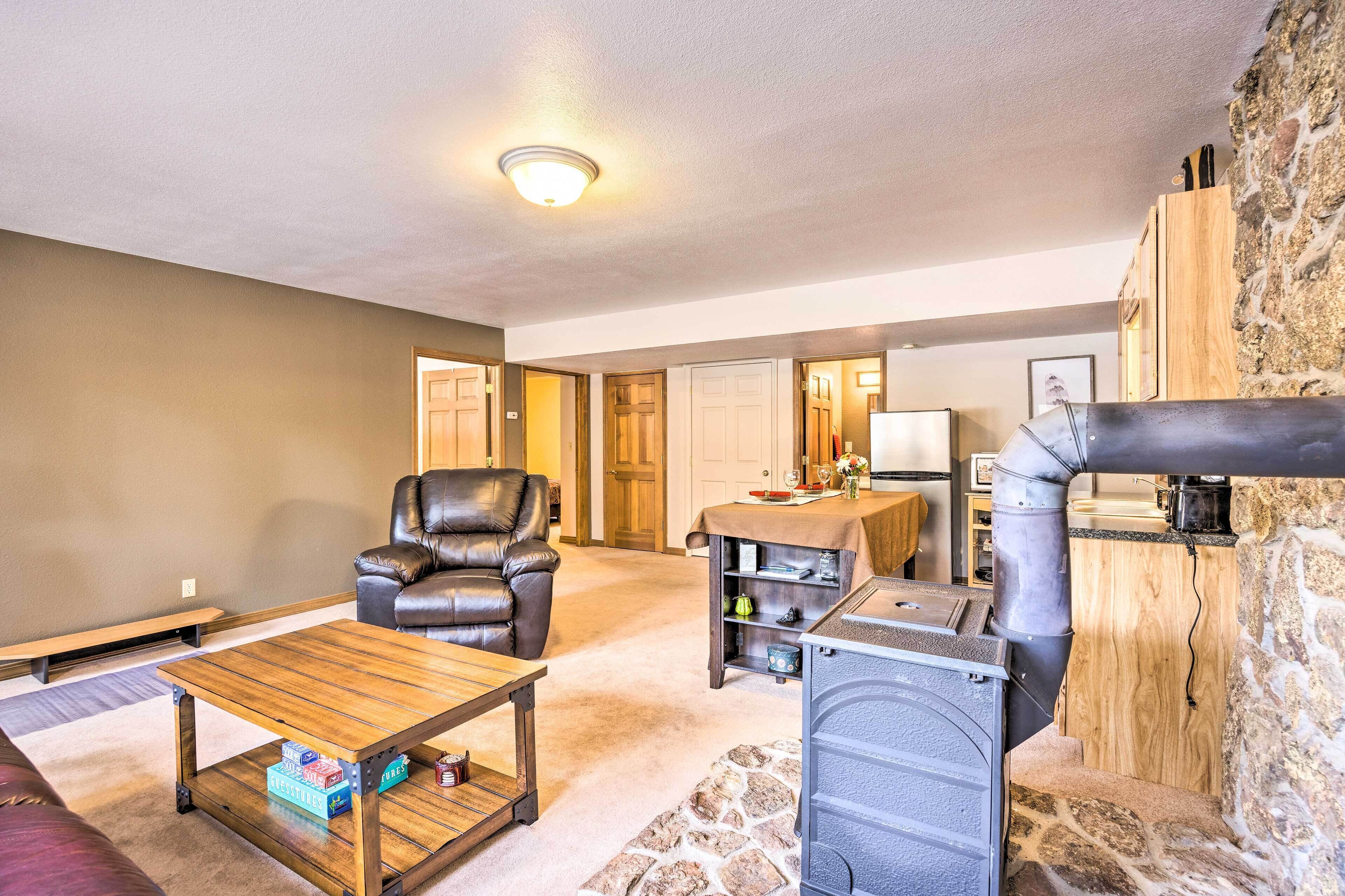 Cozy Apt - Near Usafa & Garden of the Gods!
