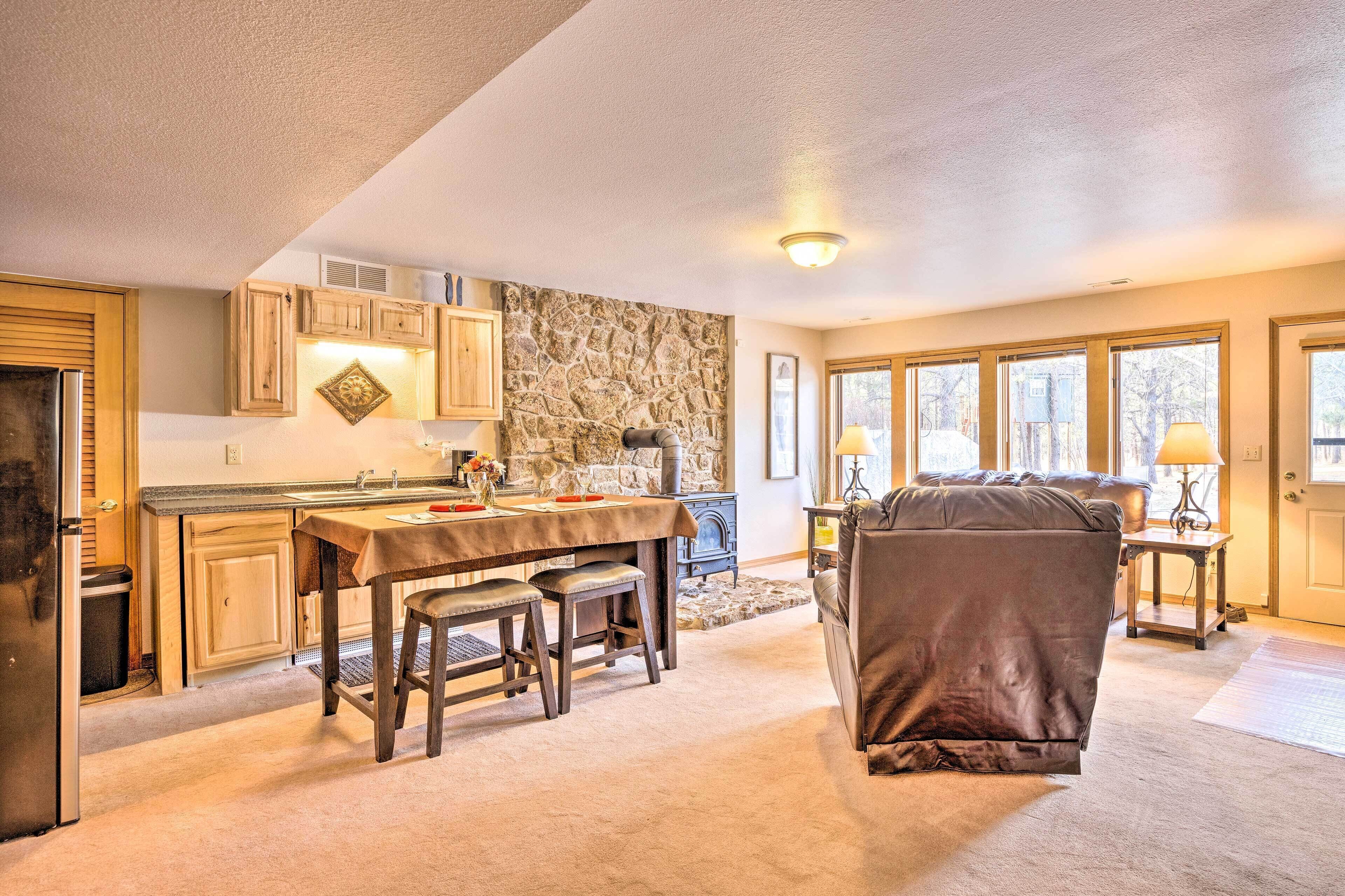 Cozy Apt - Near Usafa & Garden of the Gods!