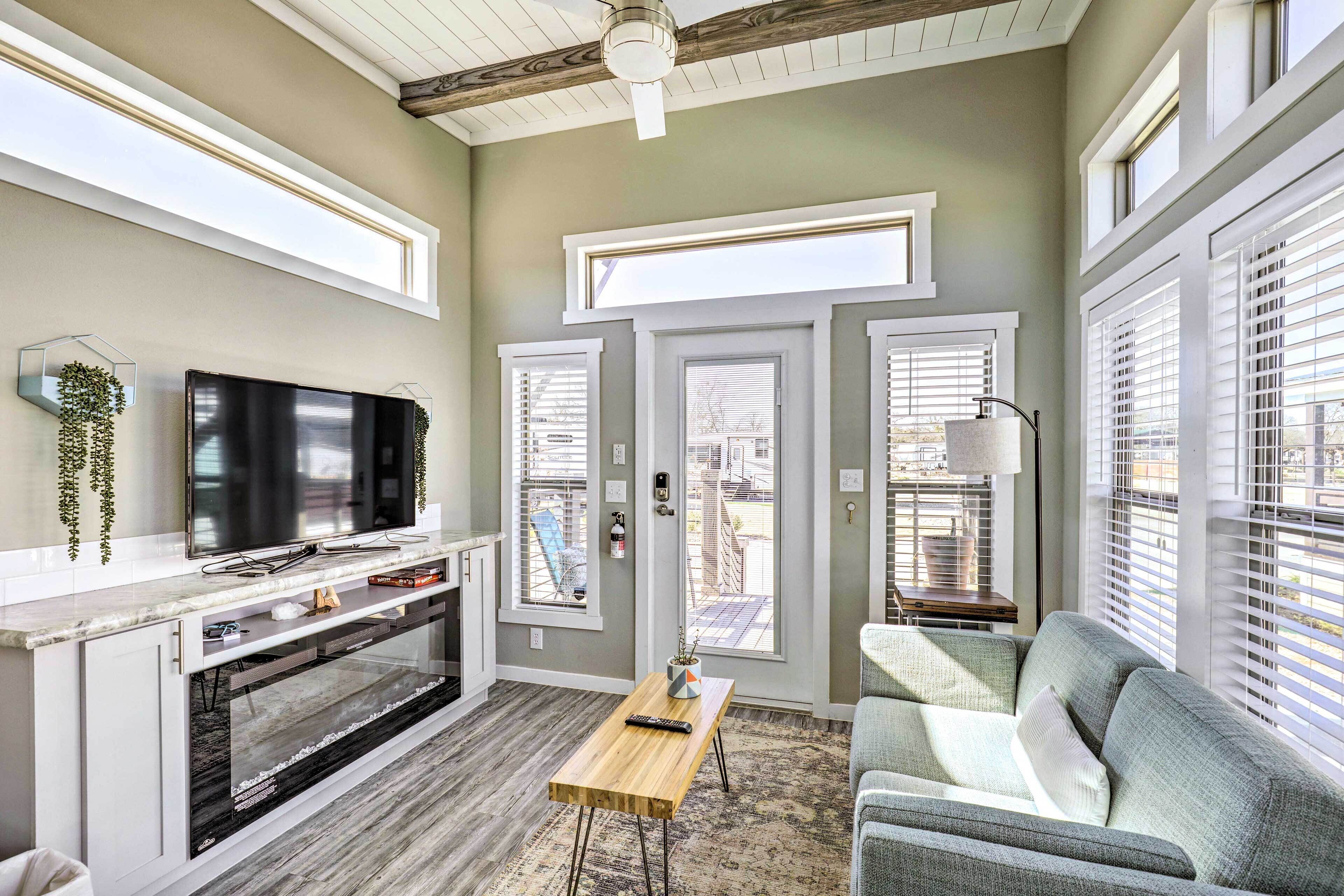 Chic Tiny Home w/ Pool Access ~ 8 Mi to Dtwn!