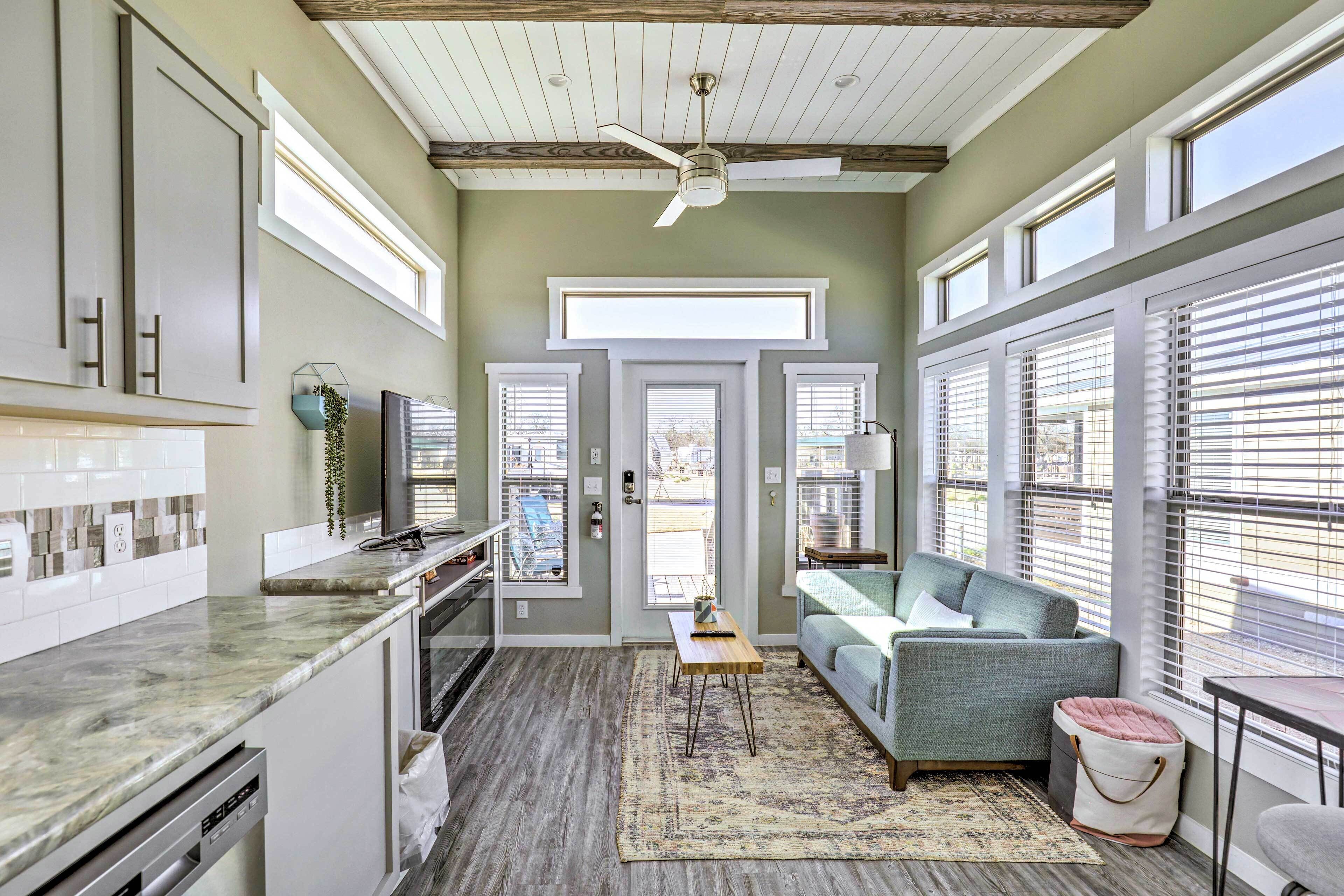 Chic Tiny Home w/ Pool Access ~ 8 Mi to Dtwn!