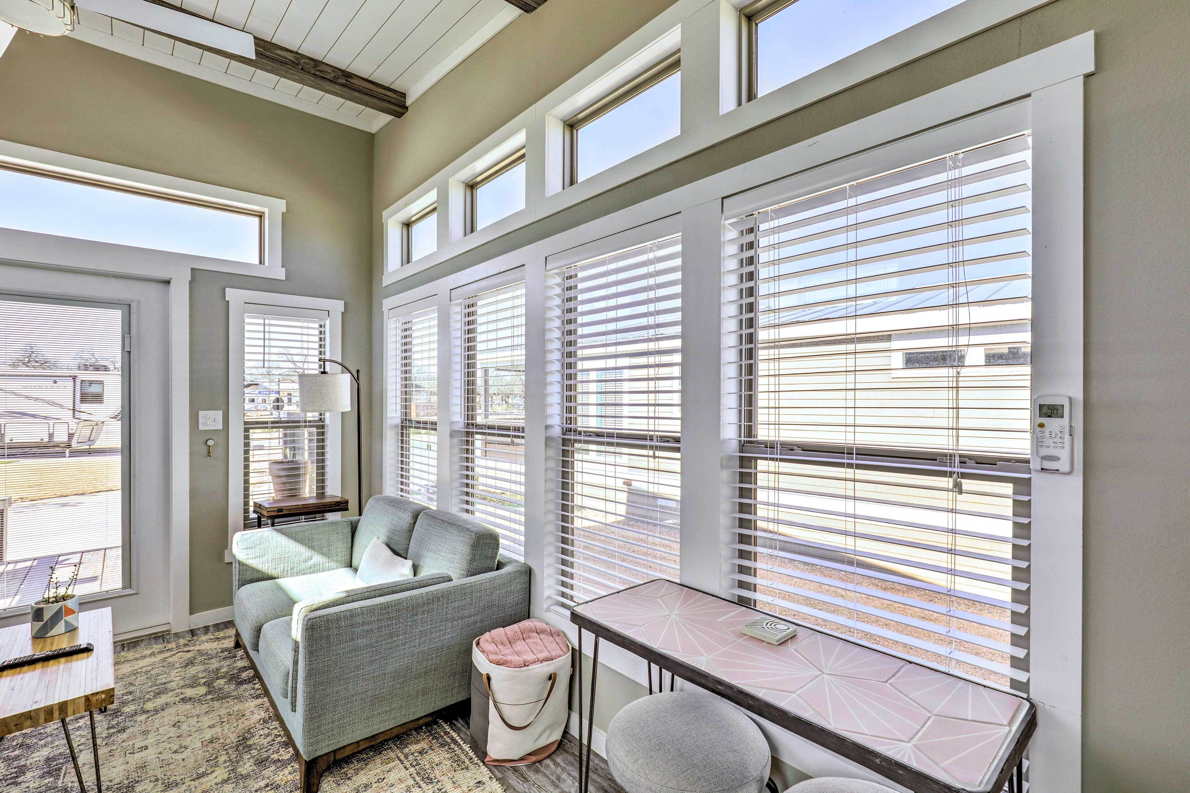 Chic Tiny Home w/ Pool Access ~ 8 Mi to Dtwn!