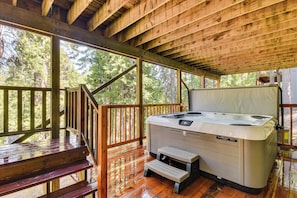 House (3 Bedrooms) | Interior - Cold Springs Mountain Cabin: Hot Tub & Generator (Long Barn)