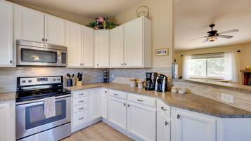 House (4 Bedrooms) | Interior