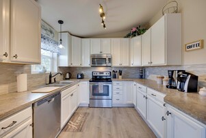 House (4 Bedrooms) | Interior