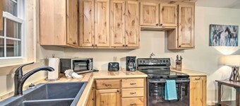 Fire Pit: Cozy Bryson City Cabin on Tuck River