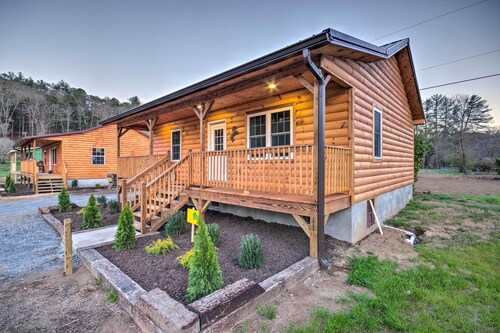 Fire Pit: Cozy Bryson City Cabin on Tuck River