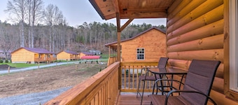 Fire Pit: Cozy Bryson City Cabin on Tuck River