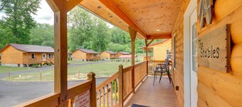 Fire Pit: Cozy Bryson City Cabin on Tuck River