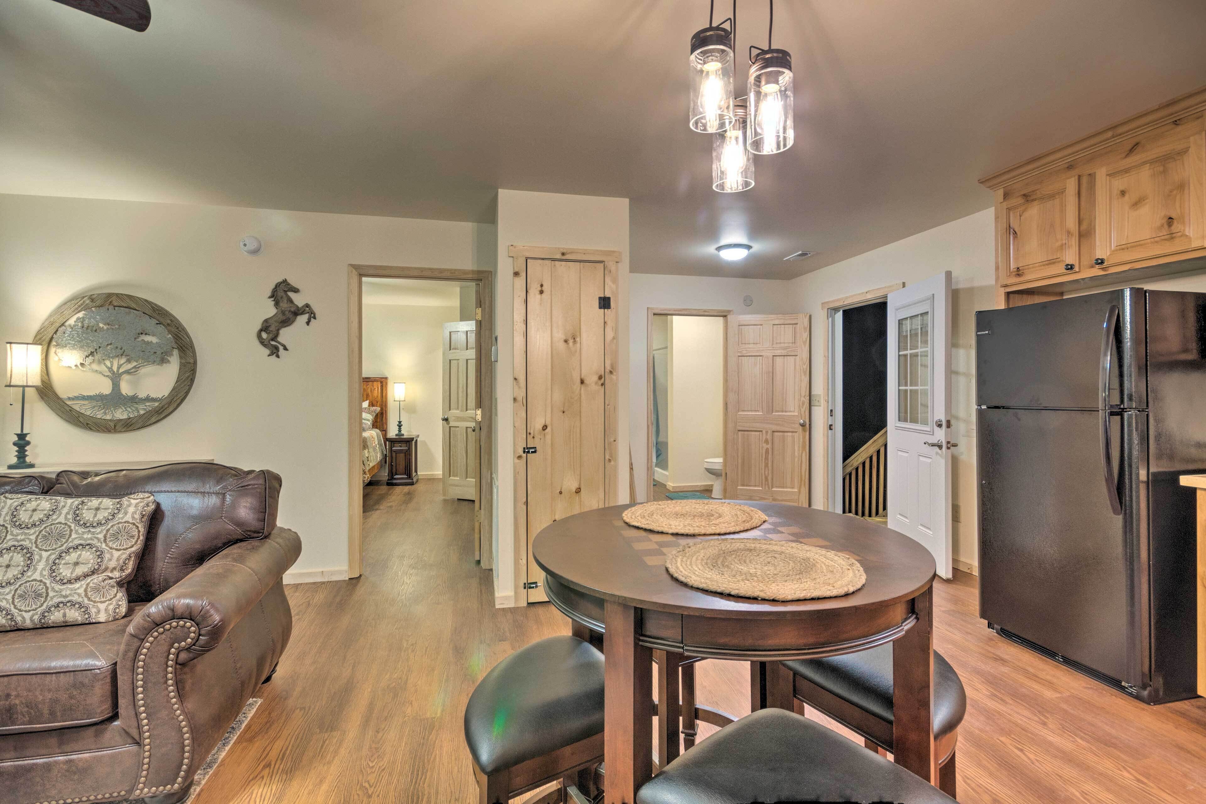 Cozy Bryson City Cabin on Tuck River w/ Fire Pit!