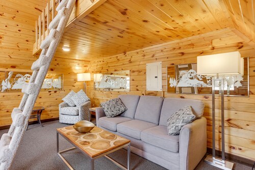 Cozy Keystone Cabin: Hot Tub, 3 Mi to Mt Rushmore!