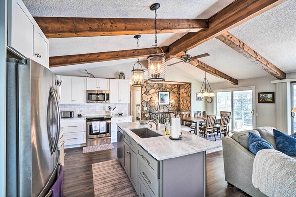 Cottage (4 Bedrooms) | Interior - Cozy Lake Santeetlah Cottage With Dock & 3 Kayaks! (Robbinsville)