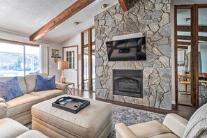 Cottage (4 Bedrooms) | Interior - Cozy Lake Santeetlah Cottage With Dock & 3 Kayaks! (Robbinsville)