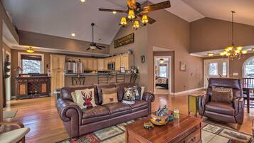 House (4 Bedrooms) | Interior