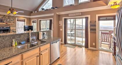 Beech Mountain Retreat w/ Open Deck: 2 Mi to Ski!