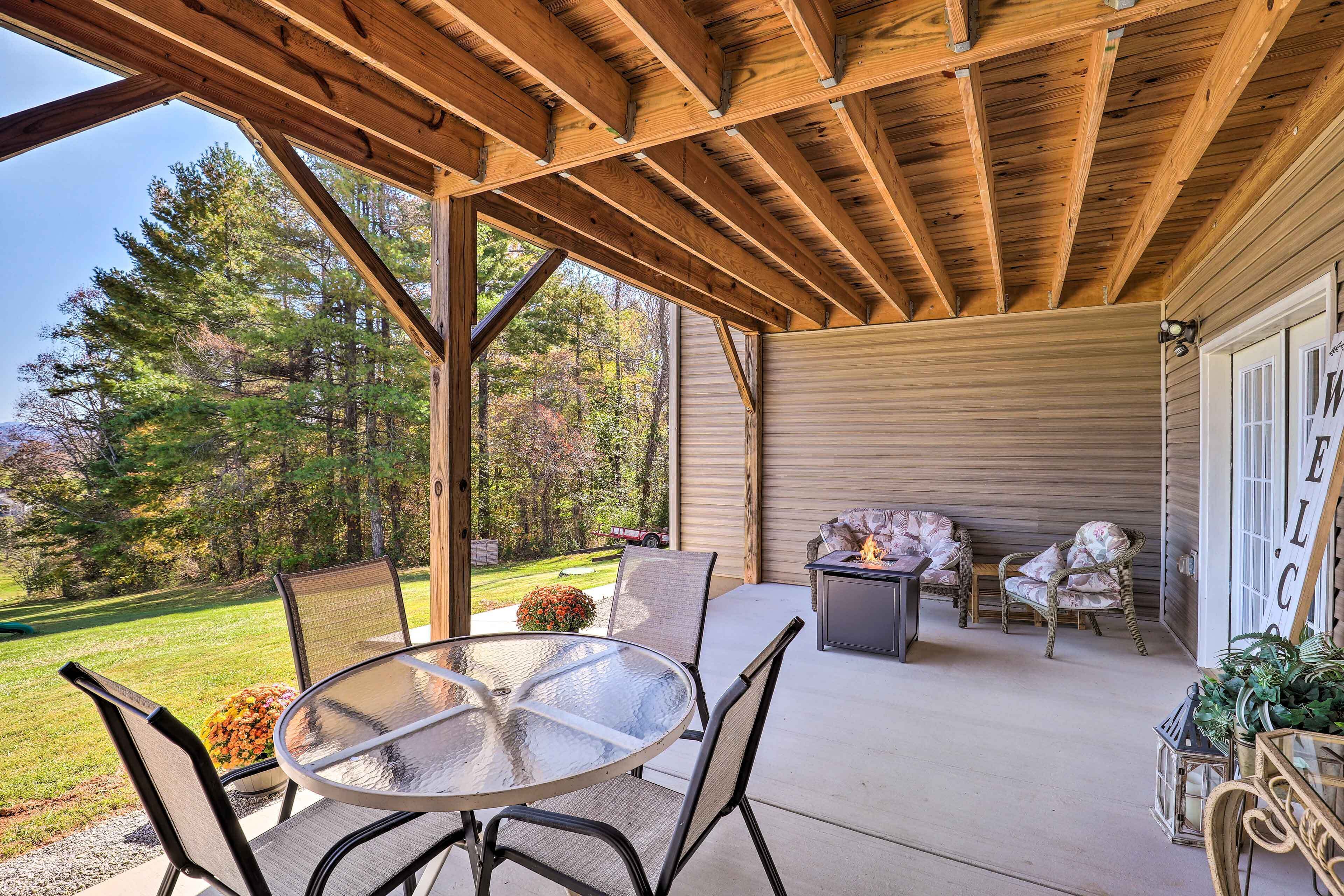 Cozy Leicester Studio Near French Broad River