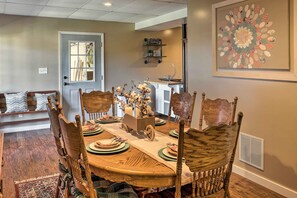 Dining - Cozy Leicester Studio, 11 Mi to Downtown Asheville (Leicester)