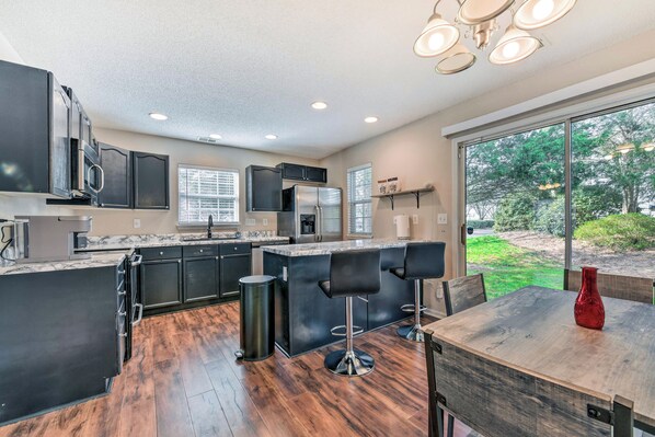 Interior - Chic Charlotte Townhome w/ Community Pool (Charlotte)