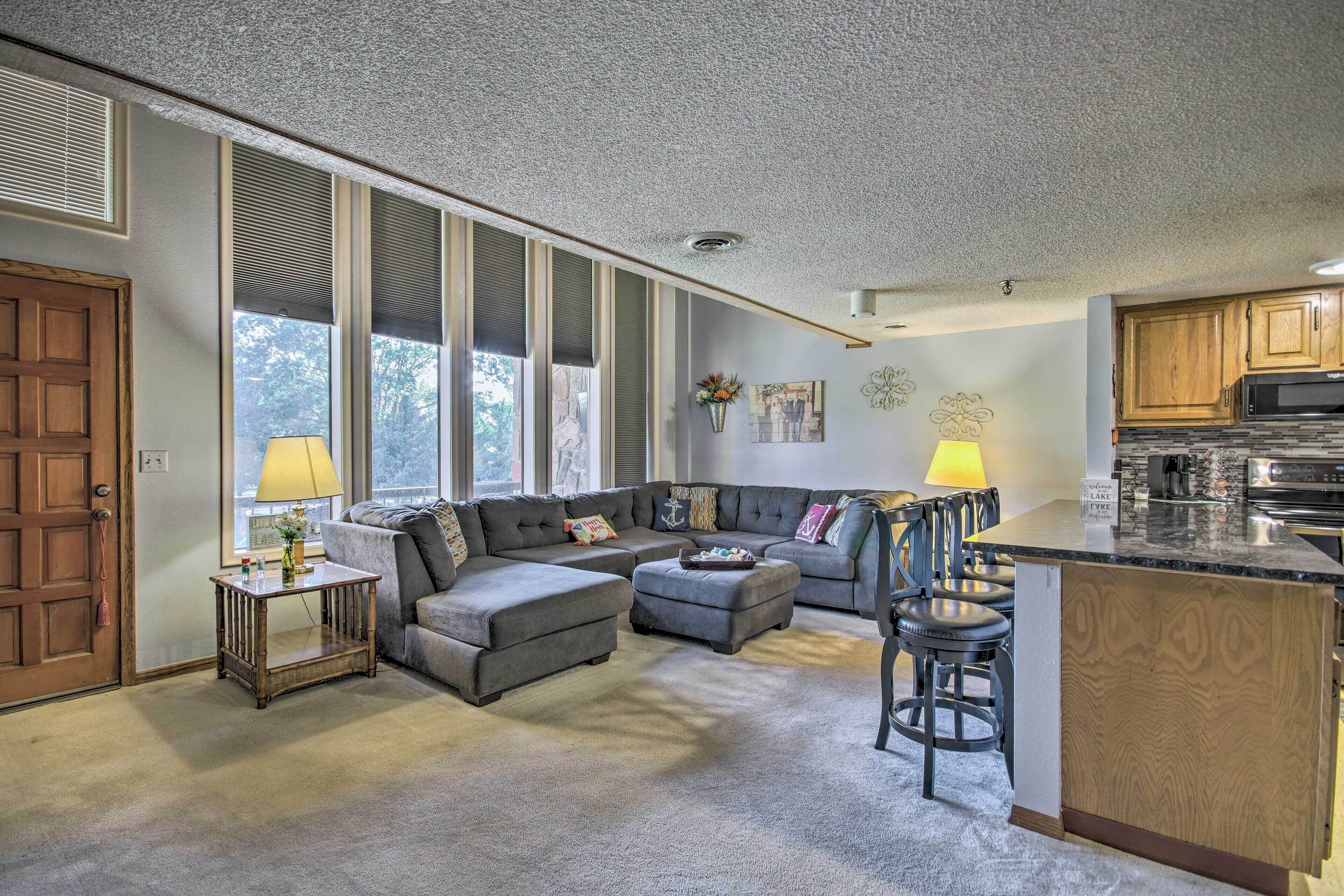 Cozy Grand Lake Condo w/ Pool & Resort Perks!