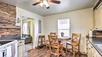 ํ์ฐ์ค (3 Bedrooms) | ๋ด๋ถ