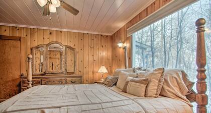 Cozy Home w/ Hot Tub: Half Mi to Salmon River!