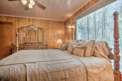 Cozy Home w/ Hot Tub: Half Mi to Salmon River!