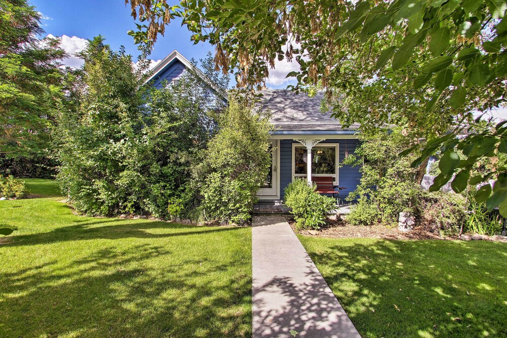 Cozy Home w/ Hot Tub: Half Mi to Salmon River!