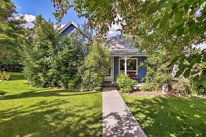 Cozy Home w/ Hot Tub: Half Mi to Salmon River!