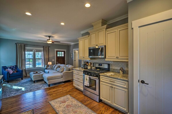 House (3 Bedrooms) | Interior