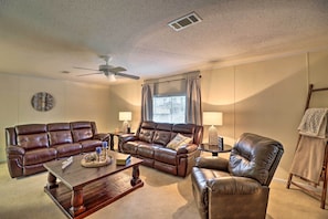 House (3 Bedrooms) | Interior