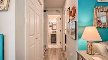 ููุฎ (1 Bedroom) | ุงูู
ูุดุฃุฉ ู
ู ุงูุฏุงุฎู