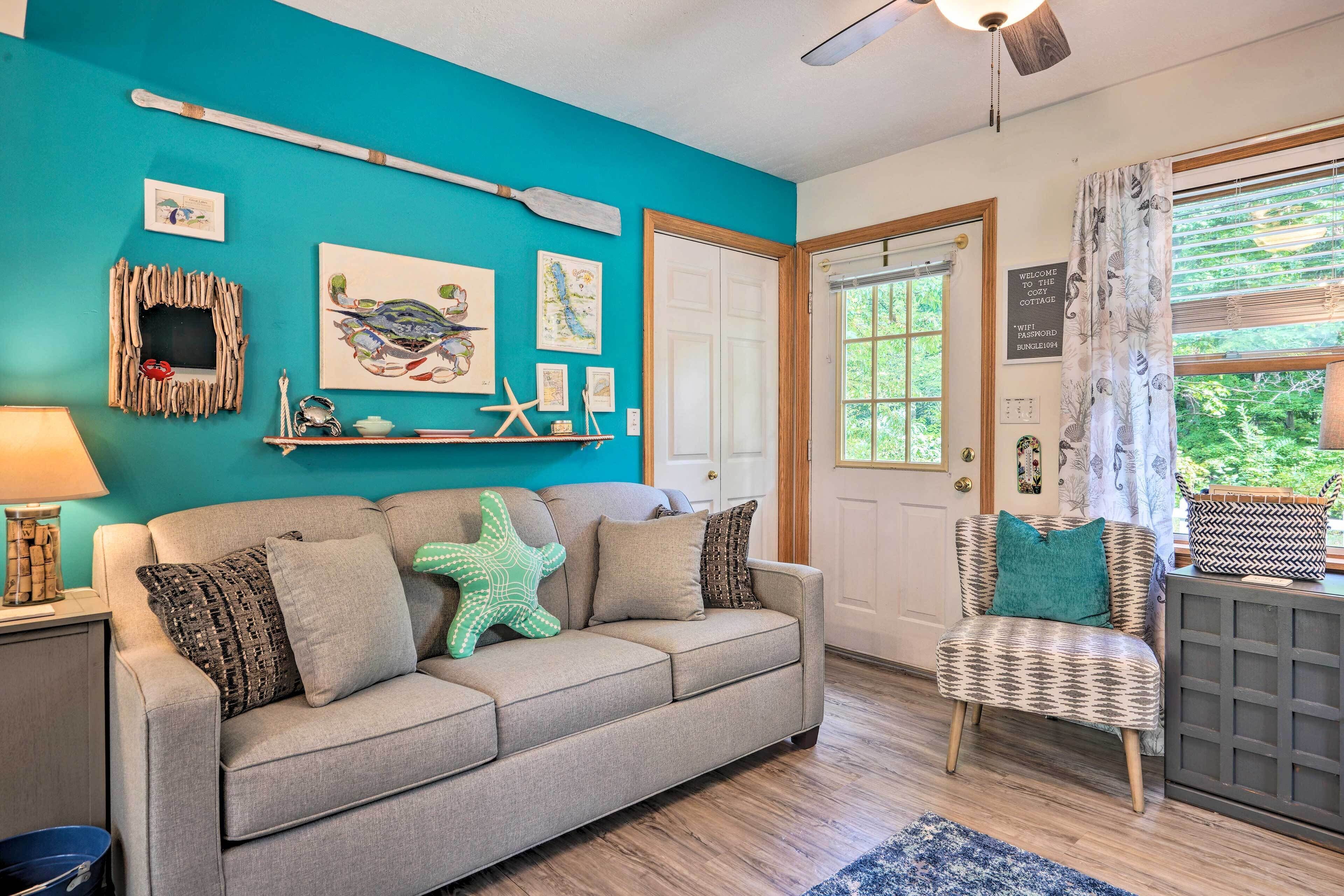 Darling Cottage ~ 1 Mi to Lake Erie Beach!