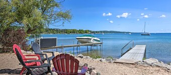 1/2 Mi to Dtwn! Suttons Bay Cottage w/ Fire Pit