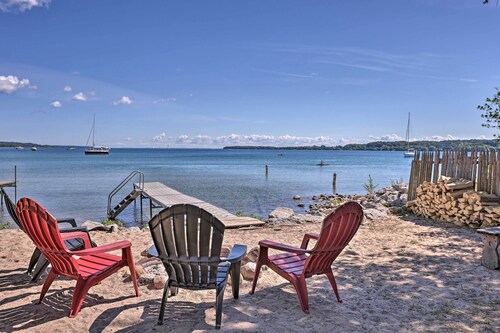 1/2 Mi to Dtwn! Suttons Bay Cottage w/ Fire Pit