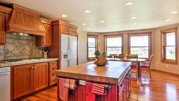 Rumah (6 Bedrooms) | Interior